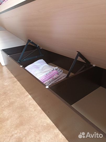 Продам детские кровати и шкаф-купе