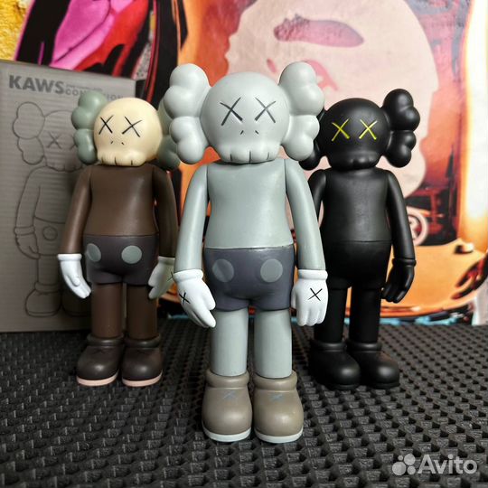 Игрушка kaws