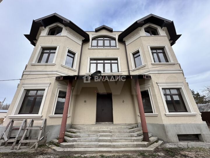 Дом 1171 м² на участке 29 сот.