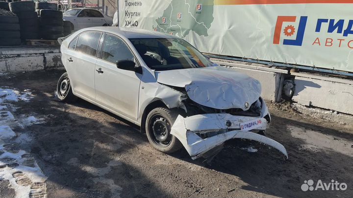 Стекло двери передней левой Skoda Rapid (NH3) 5JA8