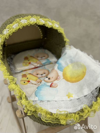 Вязаная люлька для куклы ручной работы