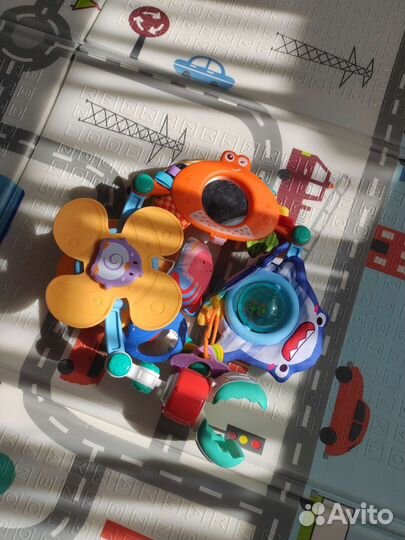 Дуга с игрушками