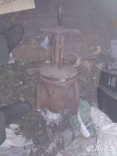 Задвижка чугунная фланцевая Ду100