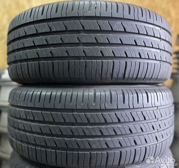 Roadstone N'Fera RU5 235/55 R17 103V