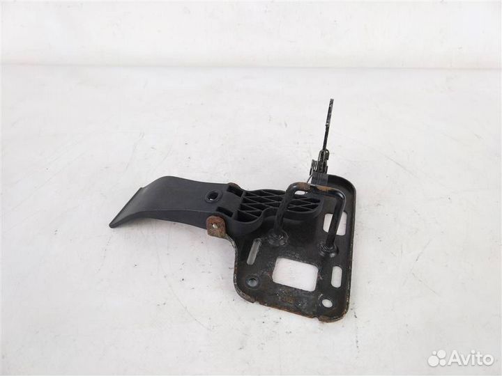 Крючок капота ауди Q5