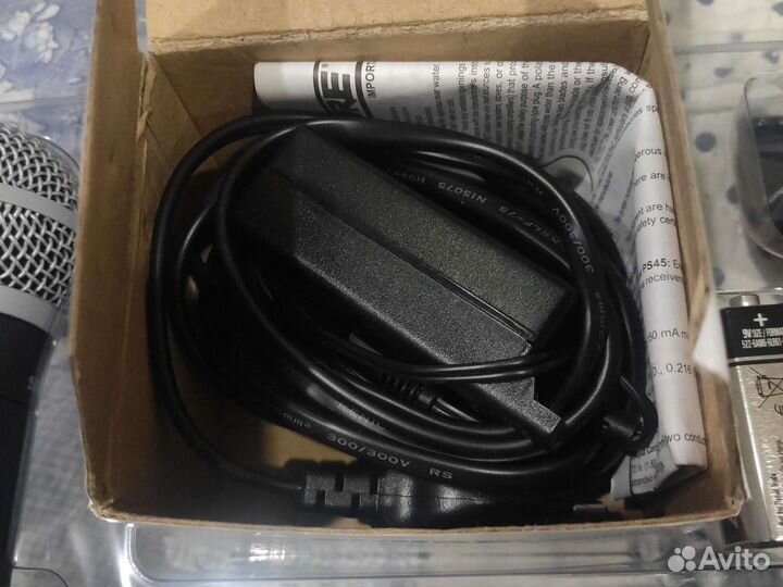 Концертный микрофон с базой shure PG58