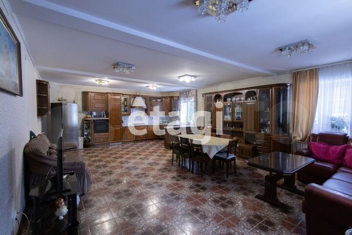 Дом 450 м² на участке 12 сот.