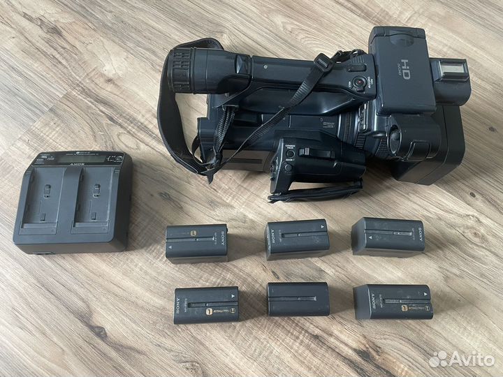 Видеокамера Sony HDR-AX2000E