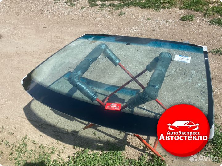 Лобовое стекло Volkswagen Golf 5 (V)