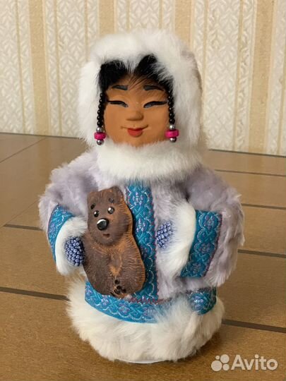 Фигурка меховая - Ненка с медвежонком