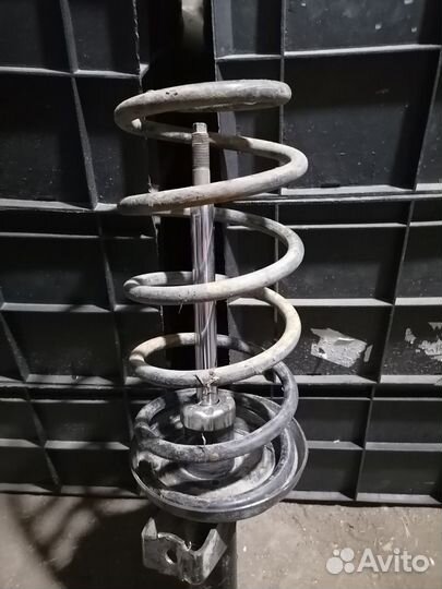 Стойка передняя Опель Омега В