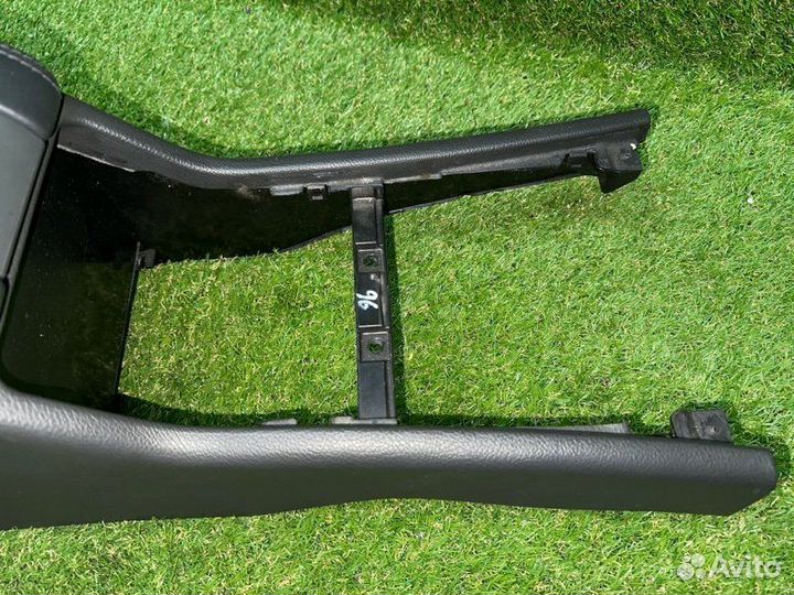 Подлокотник Mercedes E W210 ом113.980 2001