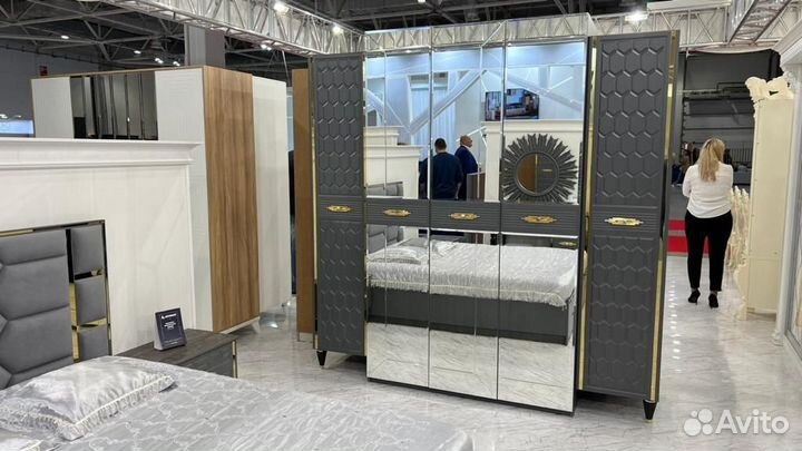 Спальные гарнитуры