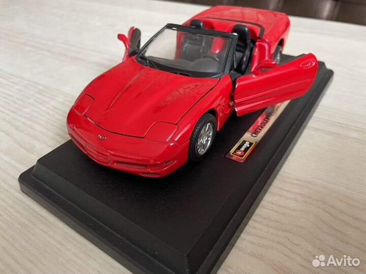 Модель bburago Chevrolet Corvette