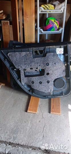 Обшивка дверей Toyota Kluger