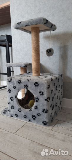 Домик для кошки с когтеточкой, лежанкой бу