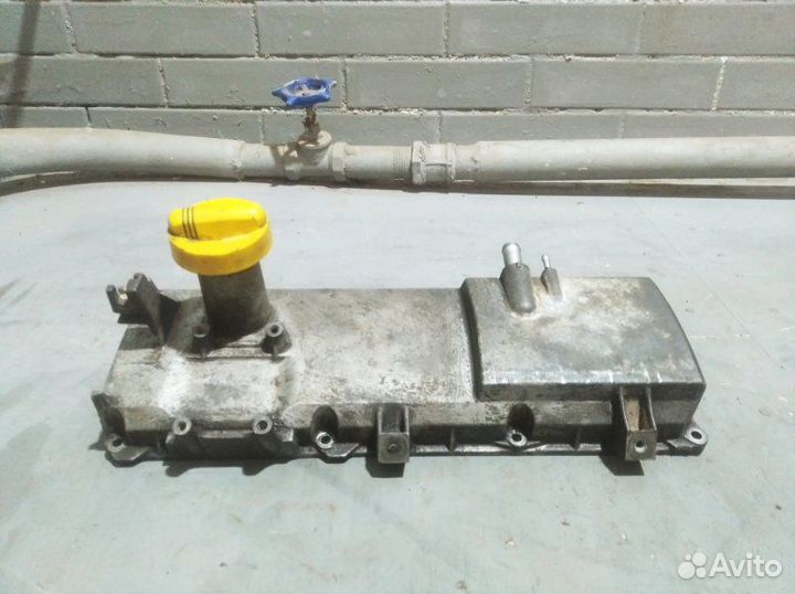 Крышка головки блока цилиндров Renault Sandero 1