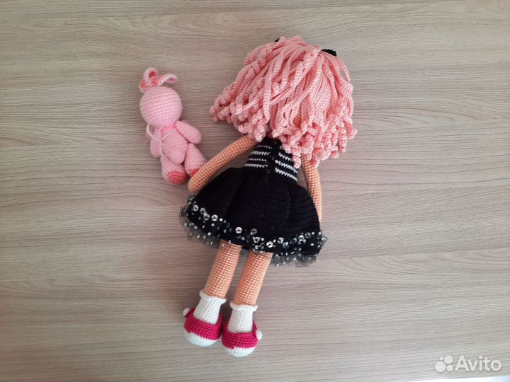 Вязаная кукла ручной работы