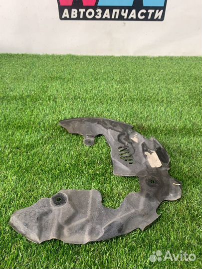 Тормозной щиток левый Ford Explorer 6 U625 2021