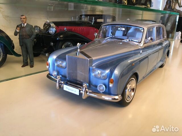 Модель автомобиля 1/18 Rolls Royce Phantom