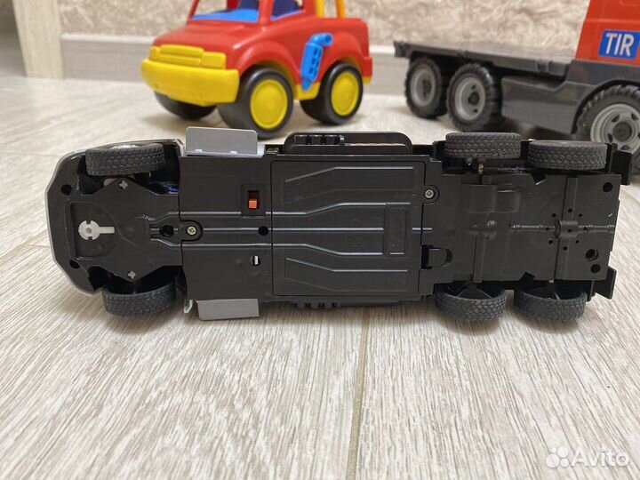 Игрушки большие. Техника Машины