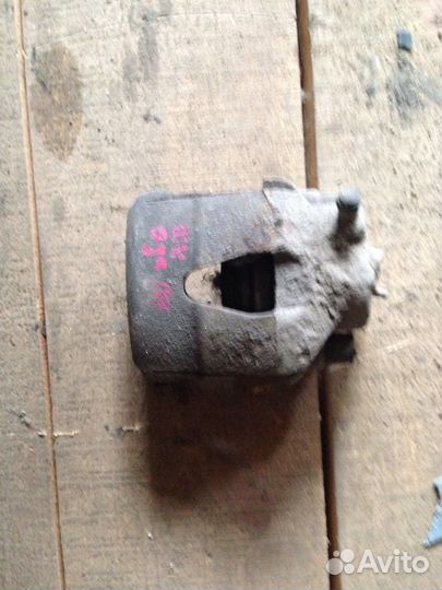 Суппорт передний правый Шкода Октавия Тур