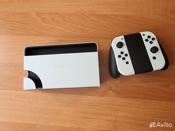 Игровая приставка Nintendo Switch Oled белая