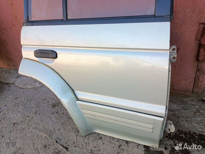 Дверь задняя правая Pajero 2