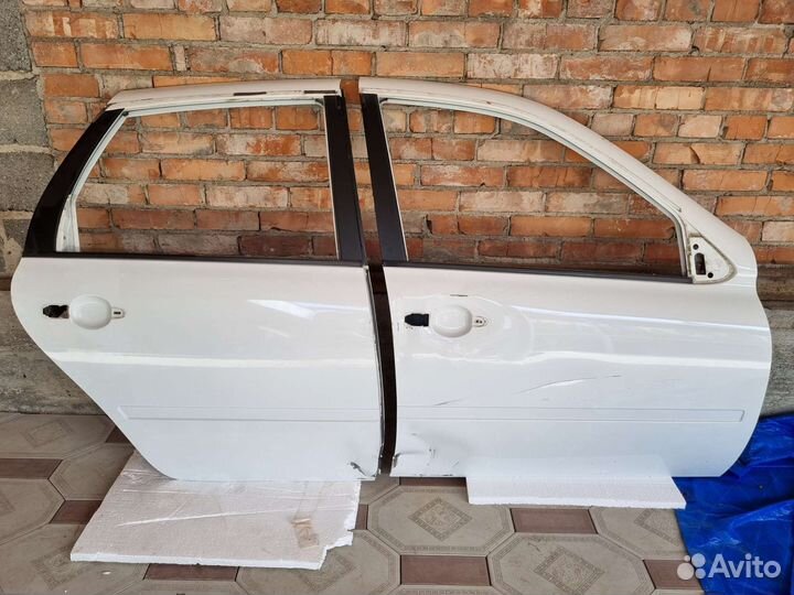 Двери на LADA гранту в цвет белое облако