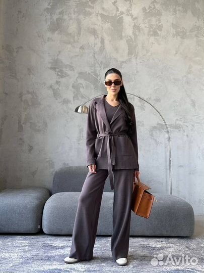 Брючный костюм женский