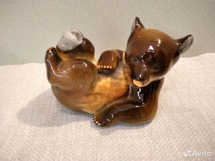 Фарфоровая статуэтка 