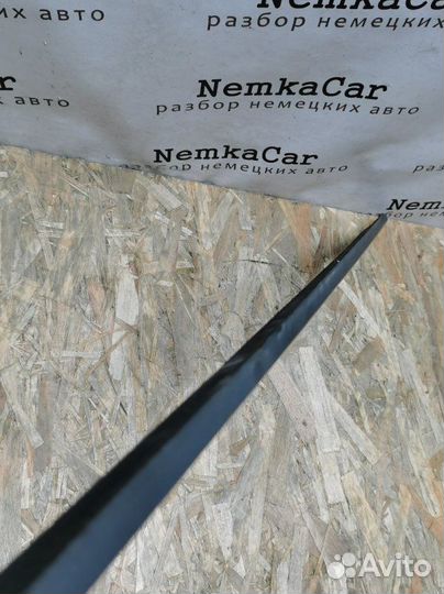 Молдинг стекла задний правый Volkswagen Tiguan 5N1