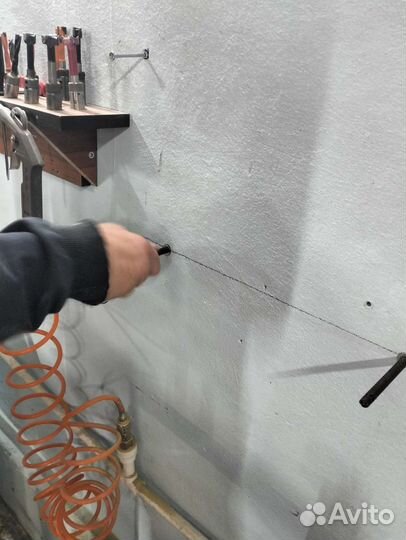 Полки на скрытых держателях