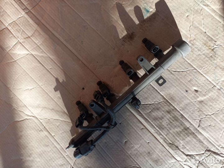 Hyundai accent рампа топливная рейка форсунки