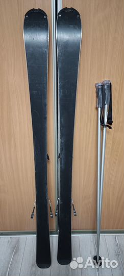 Горнолыжные лыжи и ботинки