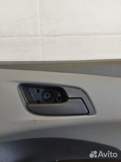 Обшивка двери передней правой Aveo (T300) 2011