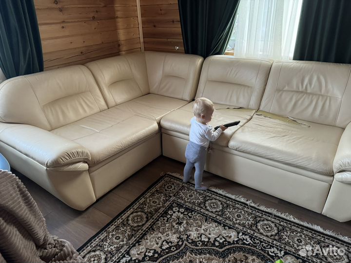 Кожаный угловой диван бу