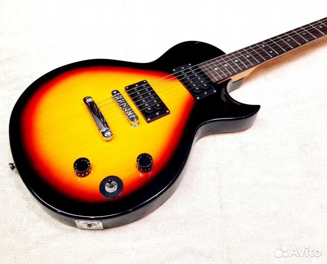 Электрогитара с комбоусилителем