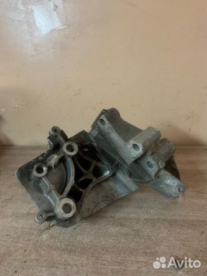 Кронштейн двигателя правый Focus II Mondeo IV