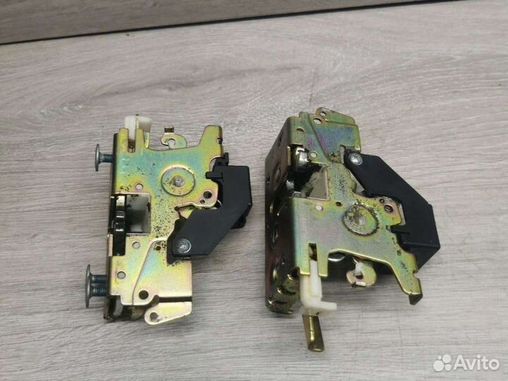 Замок двери Mercedes Vito