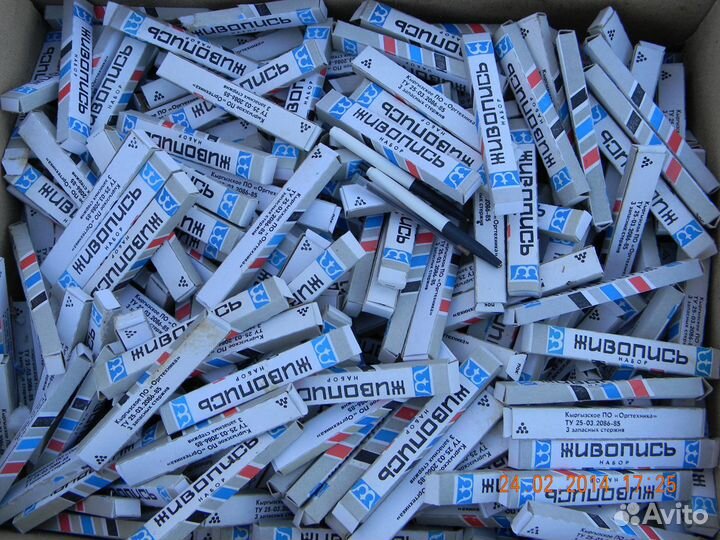 Расчёски, карандаши