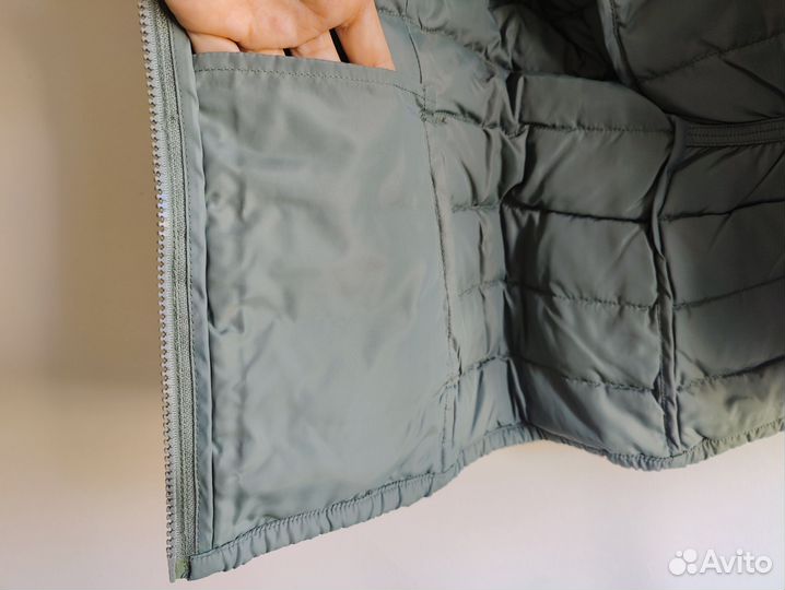 Жилетка пуховая 44 новая