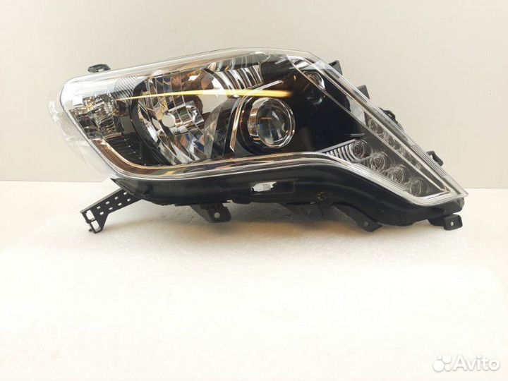 Фара правая Toyota Land Cruiser Prado 150