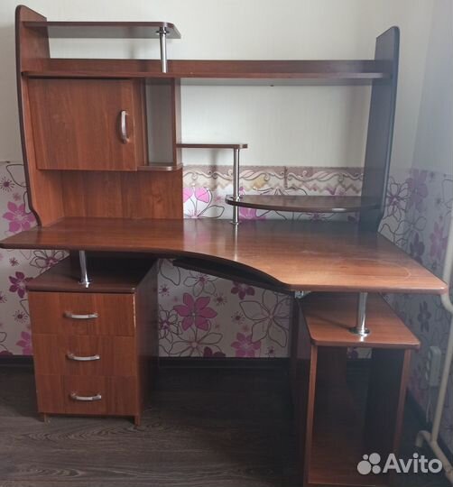 Продам компьютерный стол