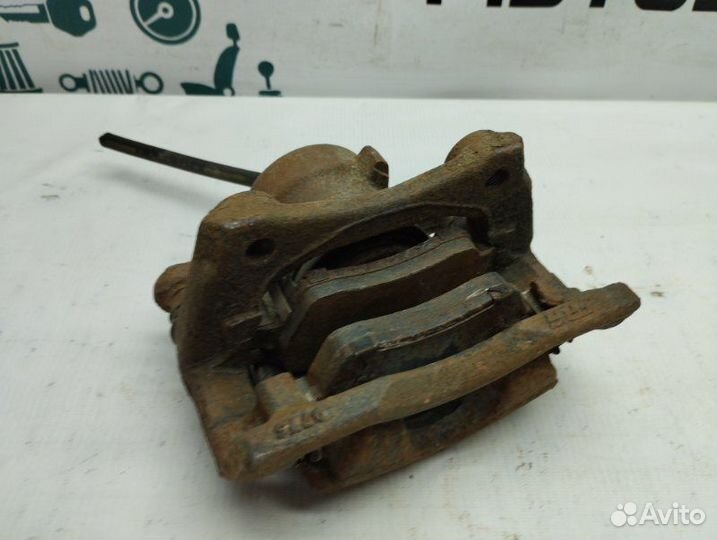 Суппорт тормозной передний левый Renault Duster