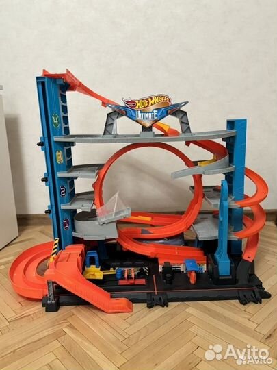 Hot wheels трек гараж