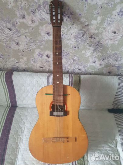 Классическая гитара со звукоснимателем
