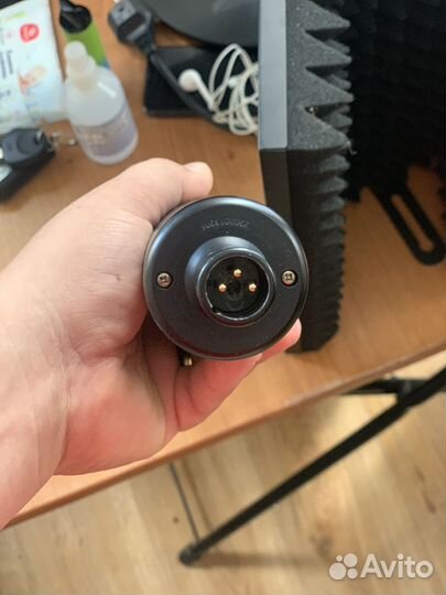 Студийный микрофон SE Electronics 2200