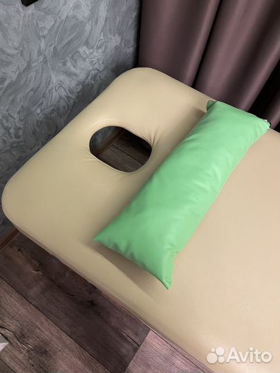 Массажная кушетка с вырезом