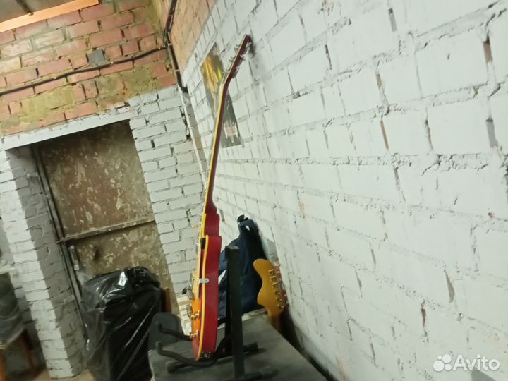 Электрогитара Лес пол